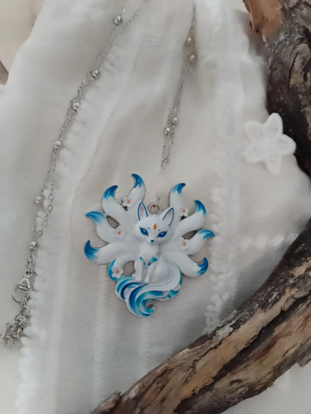 Collier pendentif renard à neuf queues kitsune japonais avec pierre naturelle